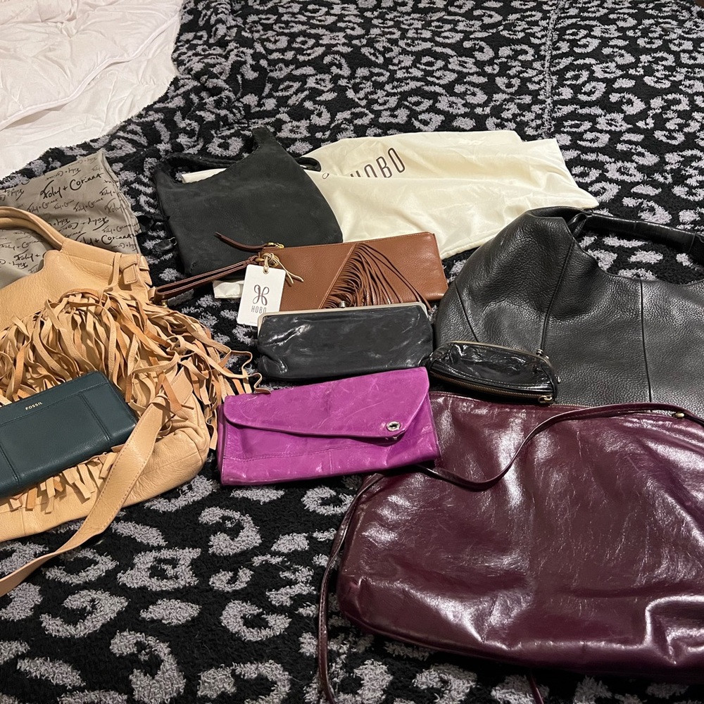 Lot of (mainly) HOBO bags